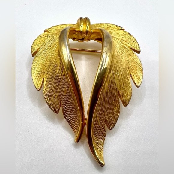 JJ Jonette Jewelry - Vintage 1950's JJ Jonette Brooch Gold Tone Angel Wings/Feather